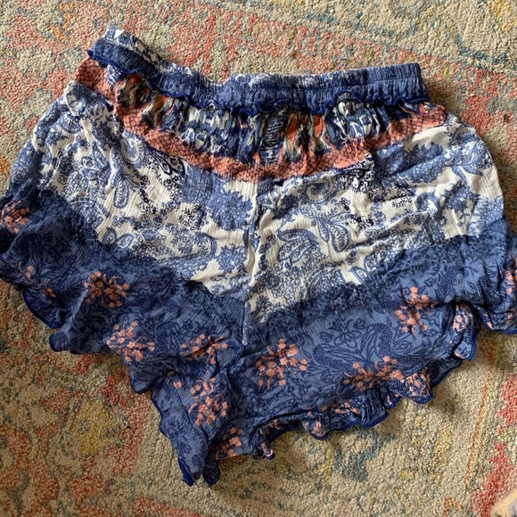 Frilly shorts - Picture 3 of 3